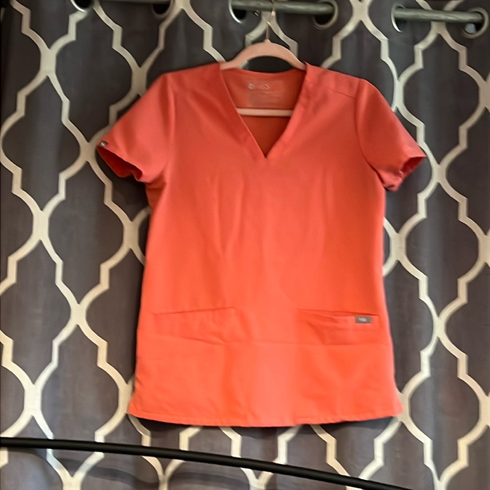 Figs 3 pocket Casma Scrub Top extra small xs Hot Coral PO# 1758 EUC
